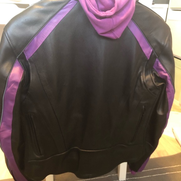 Leather jacket - Picture 3 of 3